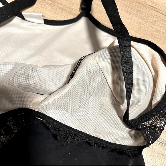 Clearance: Bodysuit With Lace - Picture 3 of 5